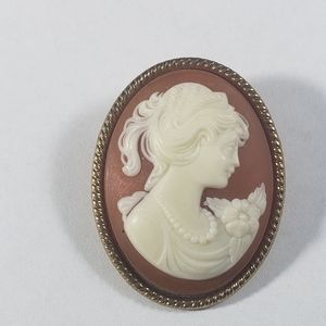 Cameo Scarf Clip